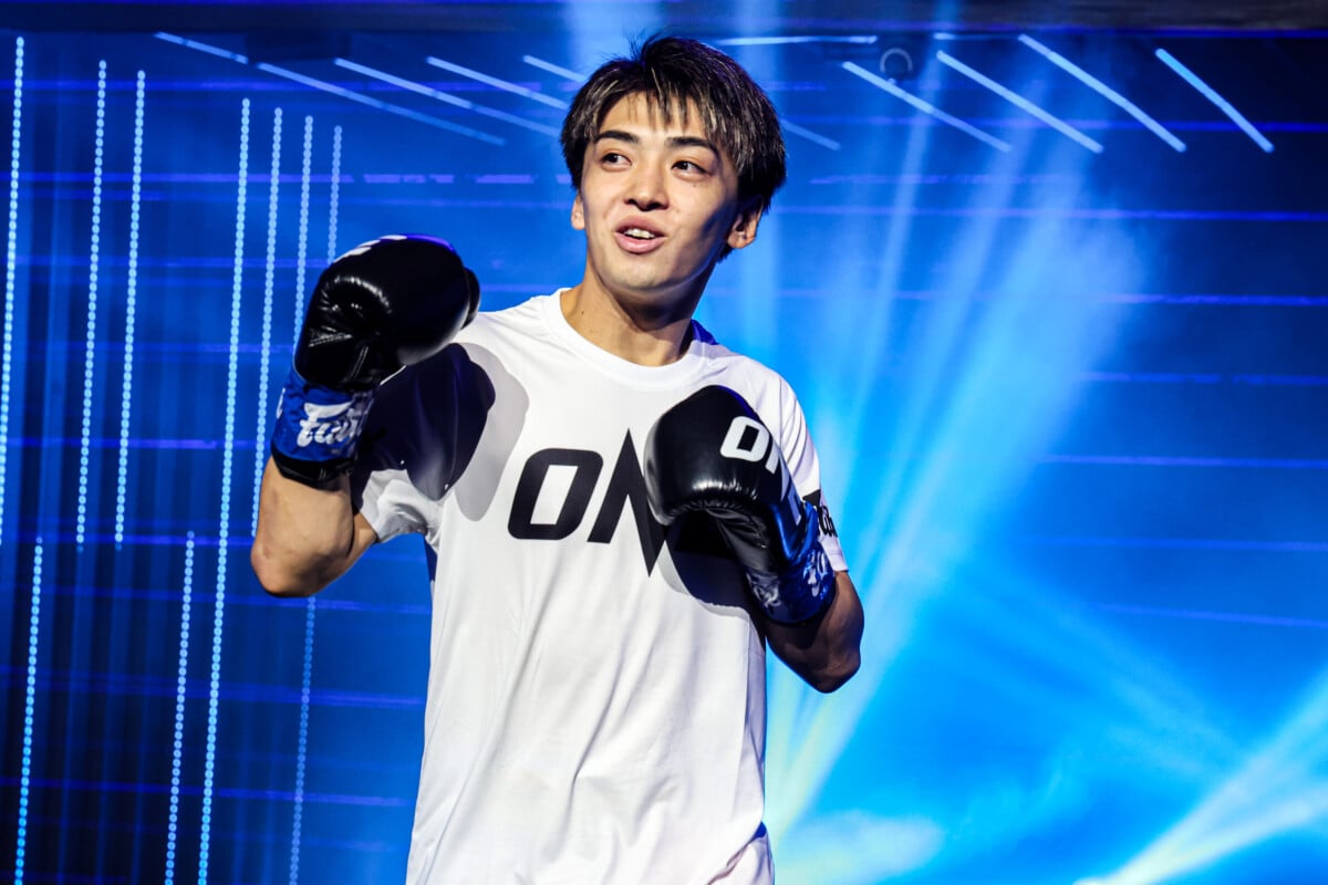 Jin Mandokoro makes his entrance at The Inner Circle 32
