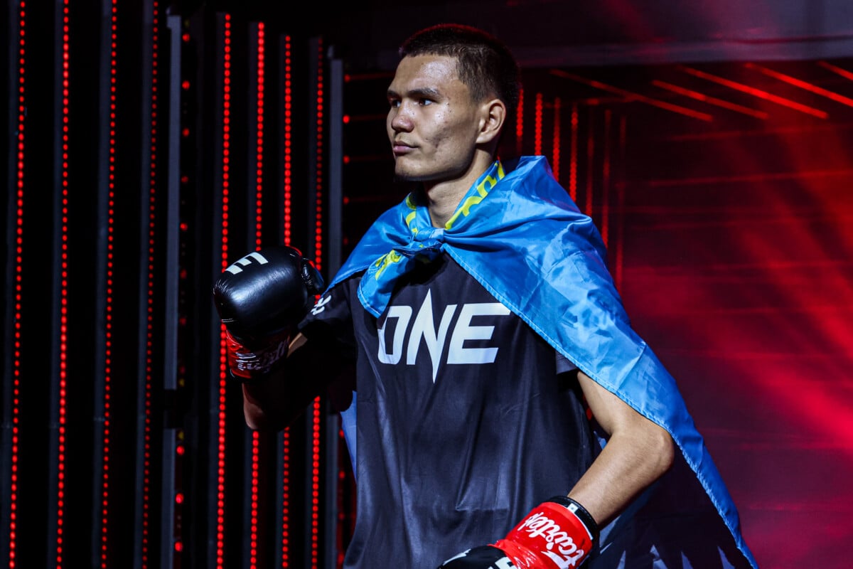 Arsen Soiyrkas makes his entrance at The Inner Circle 32