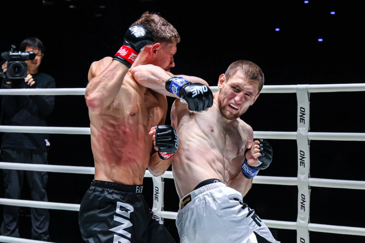Konstantin Shakhtarin connects with a spinning back elbow against Enzo Kartoum at The Inner Circle 32