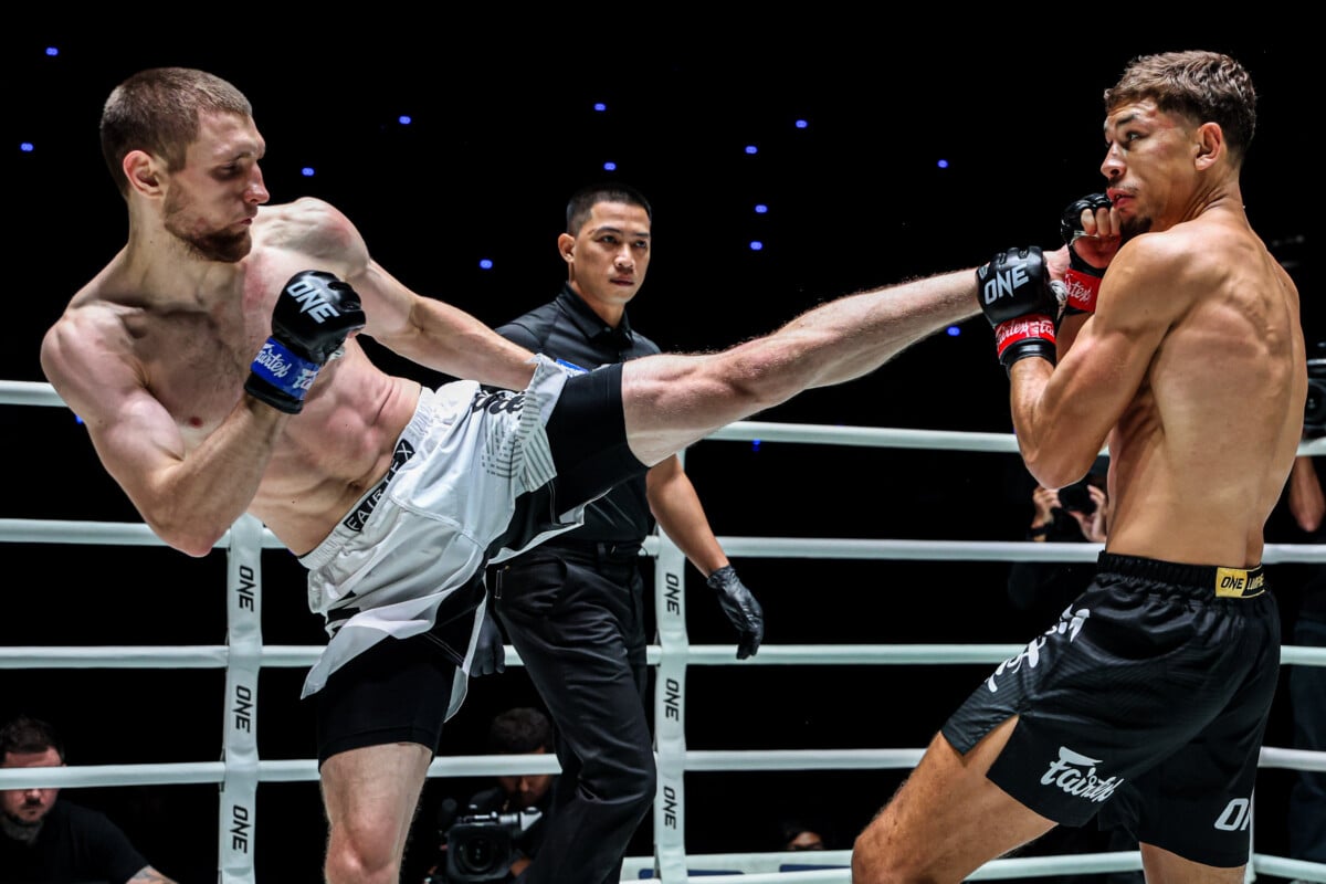 Konstantin Shakhtarin launches a high kick against Enzo Kartoum at The Inner Circle 32