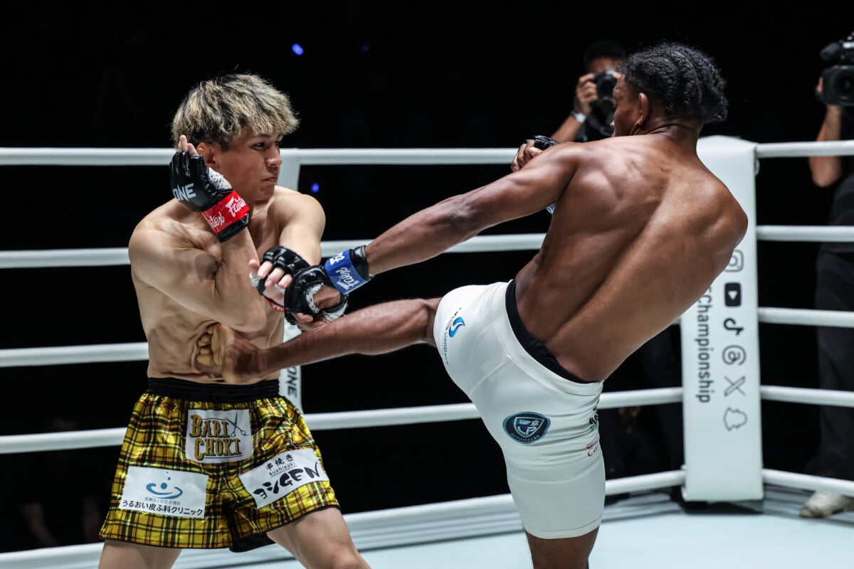 Fabio Henrique throws a body kick on Ryohei Kurosawa at ONE Fight Night 47