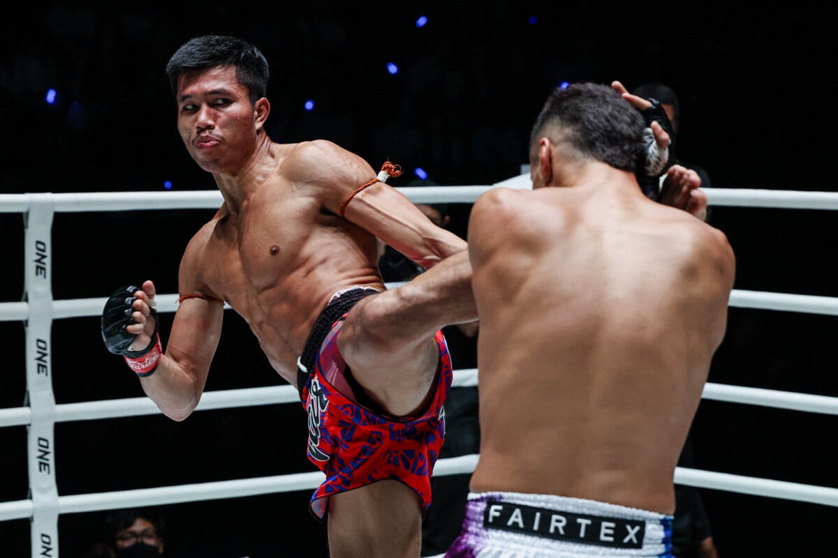 Ferrari lands a head kick on Julio Lobo at The Inner Circle 30