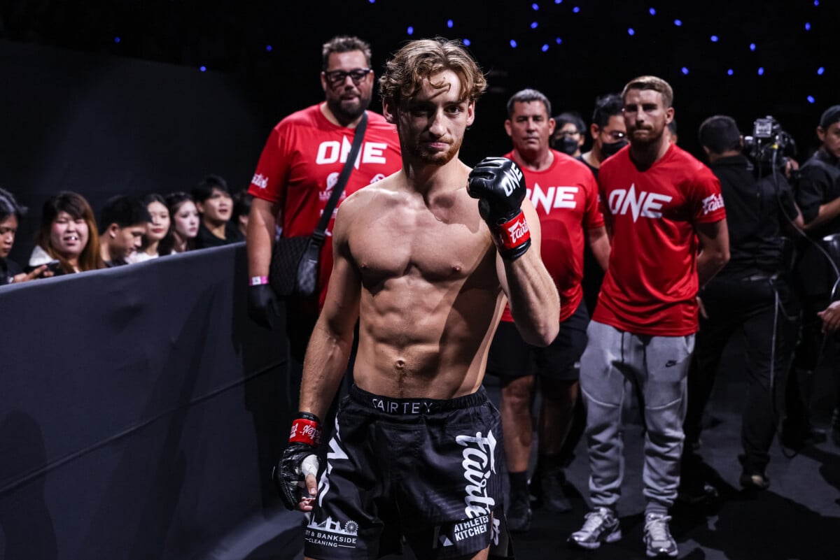Freddie Haggerty walks into the ring ahead of his fight with Rungruanglek at The Inner Circle 30