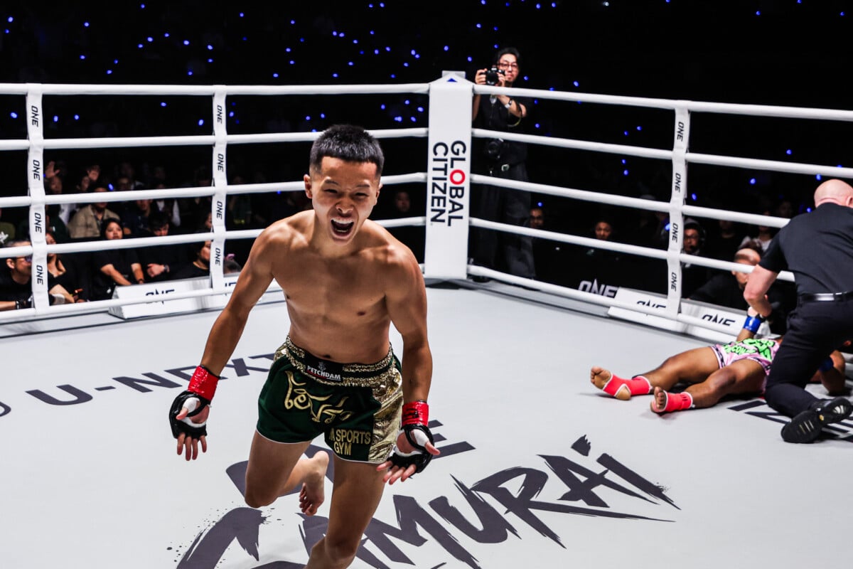 Homura Abe celebrates his knockout over Tuakiao at ONE SAMURAI 3