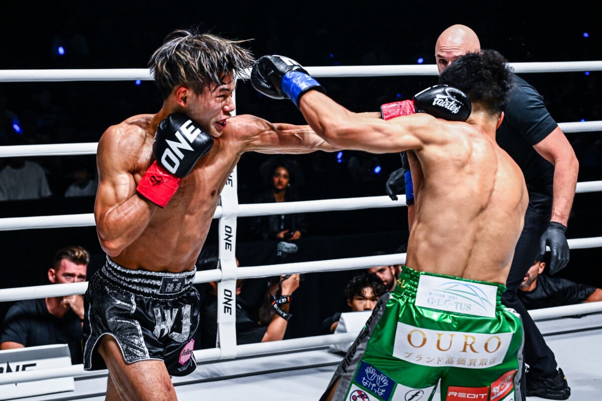 Hyu connects with a left hand on Hyuma Hitachi at ONE SAMURAI 3