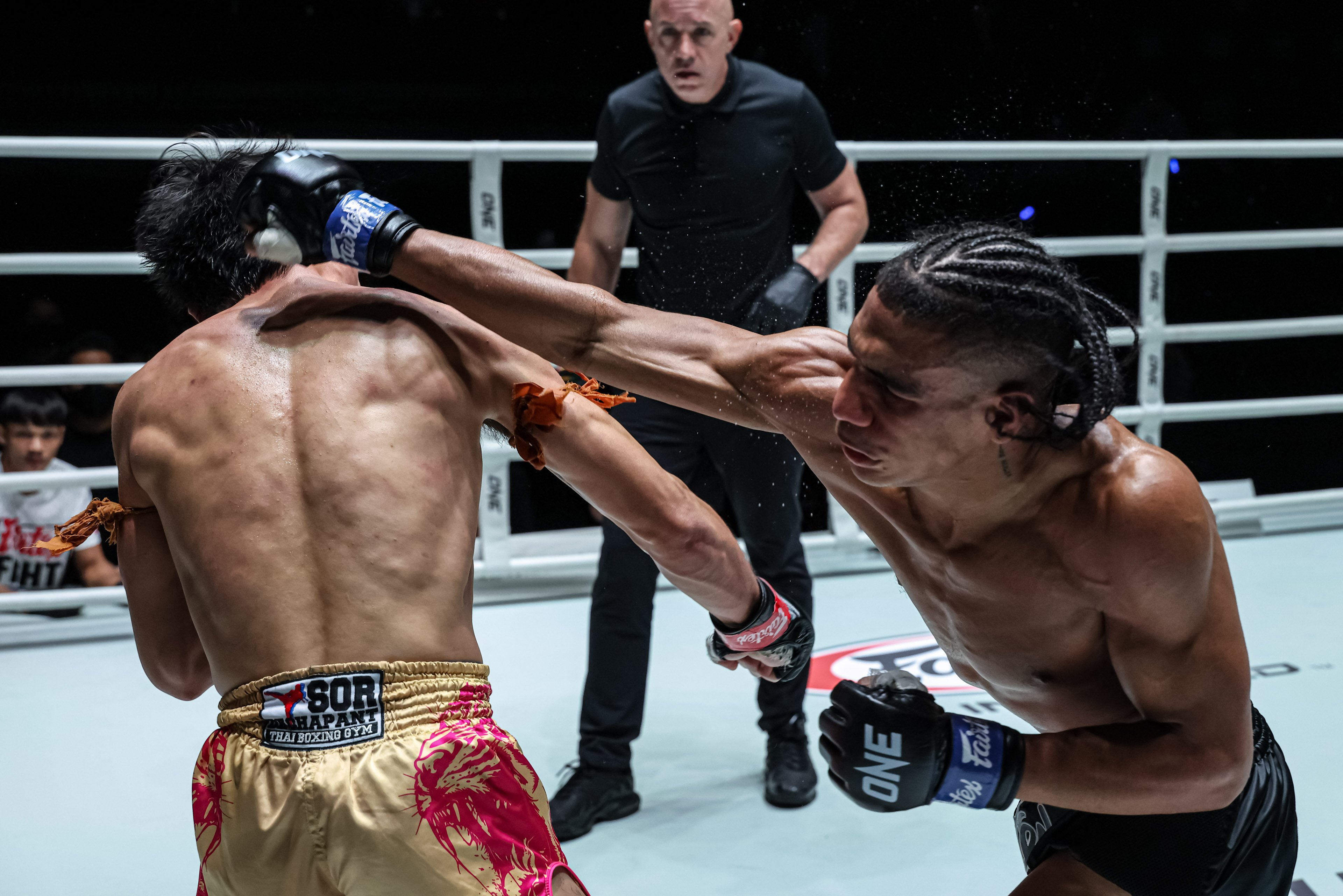 Jordan Estupinan Jaosuayai Mor Krungthepthonburi ONE Fight Night 47 6.jpg