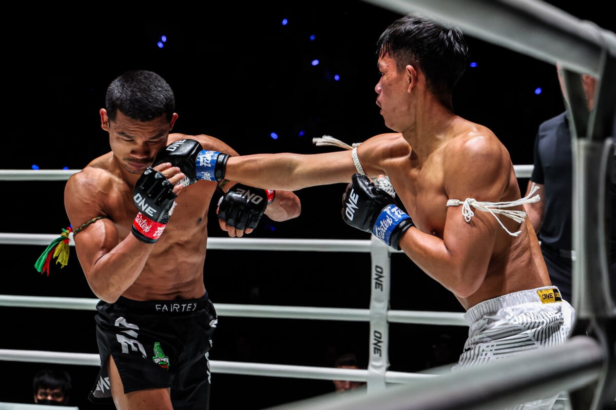 Khunponnoi absorbs a right hand from Sunvo at ONE Friday Fights 169.