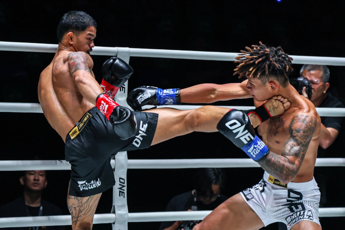 Kongthoranee kicks Yuan Pengjie at The Inner Circle 32.