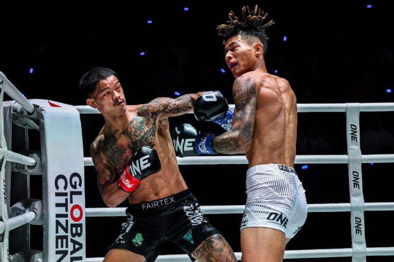 Kongthoranee connects with a punch on Yuan Pengjie at The Inner Circle 32.