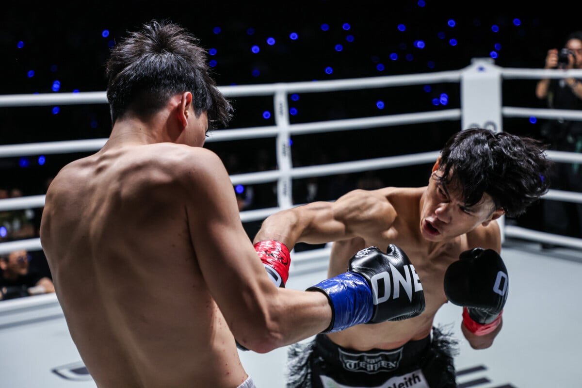 Kosei Yoshida unleashes a powerful right hand on Zhao Zhengdong at ONE SAMURAI 3