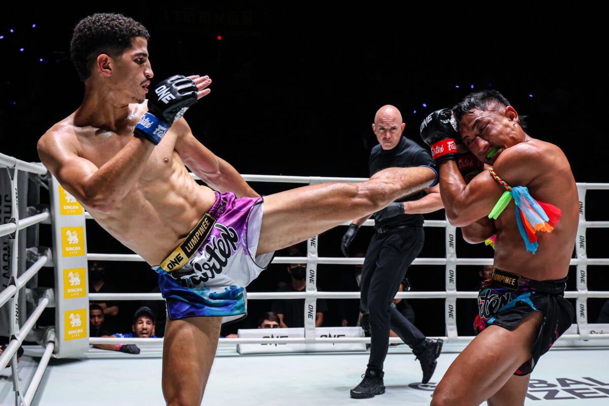Yassir Rassafi fires a high kick against Mongkoldetlek at The Inner Circle 29