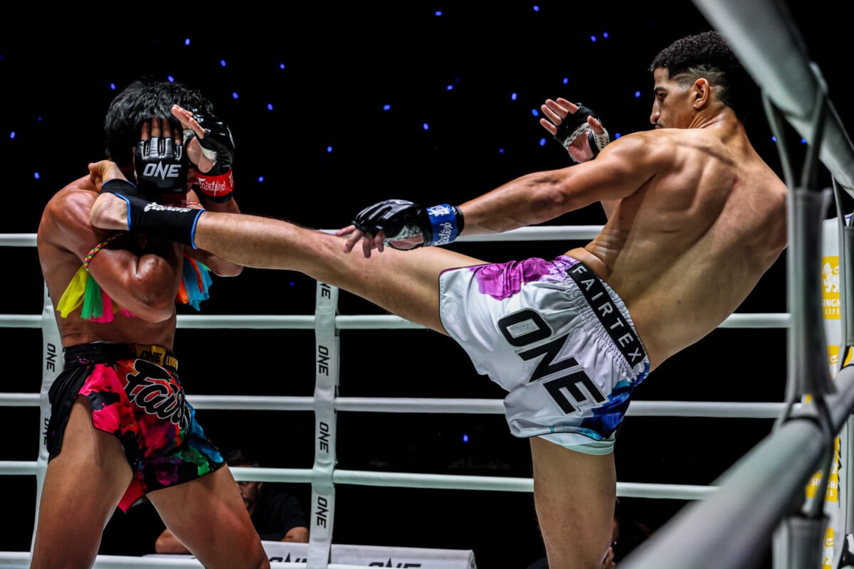 Yassir Rassafi connects with a kick on Mongkoldetlek at The Inner Circle 29.