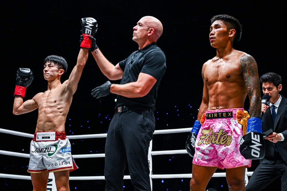 Nadaka Yoshinari gets his hand raised over Har Ling Om