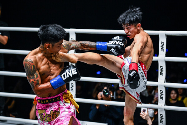 Nadaka connects with a left kick on Har Ling Om at ONE SAMURAI 3
