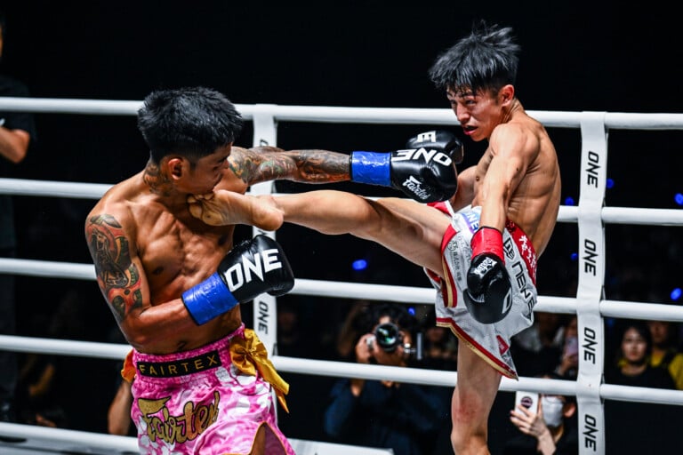 Nadaka connects with a left kick on Har Ling Om at ONE SAMURAI 3