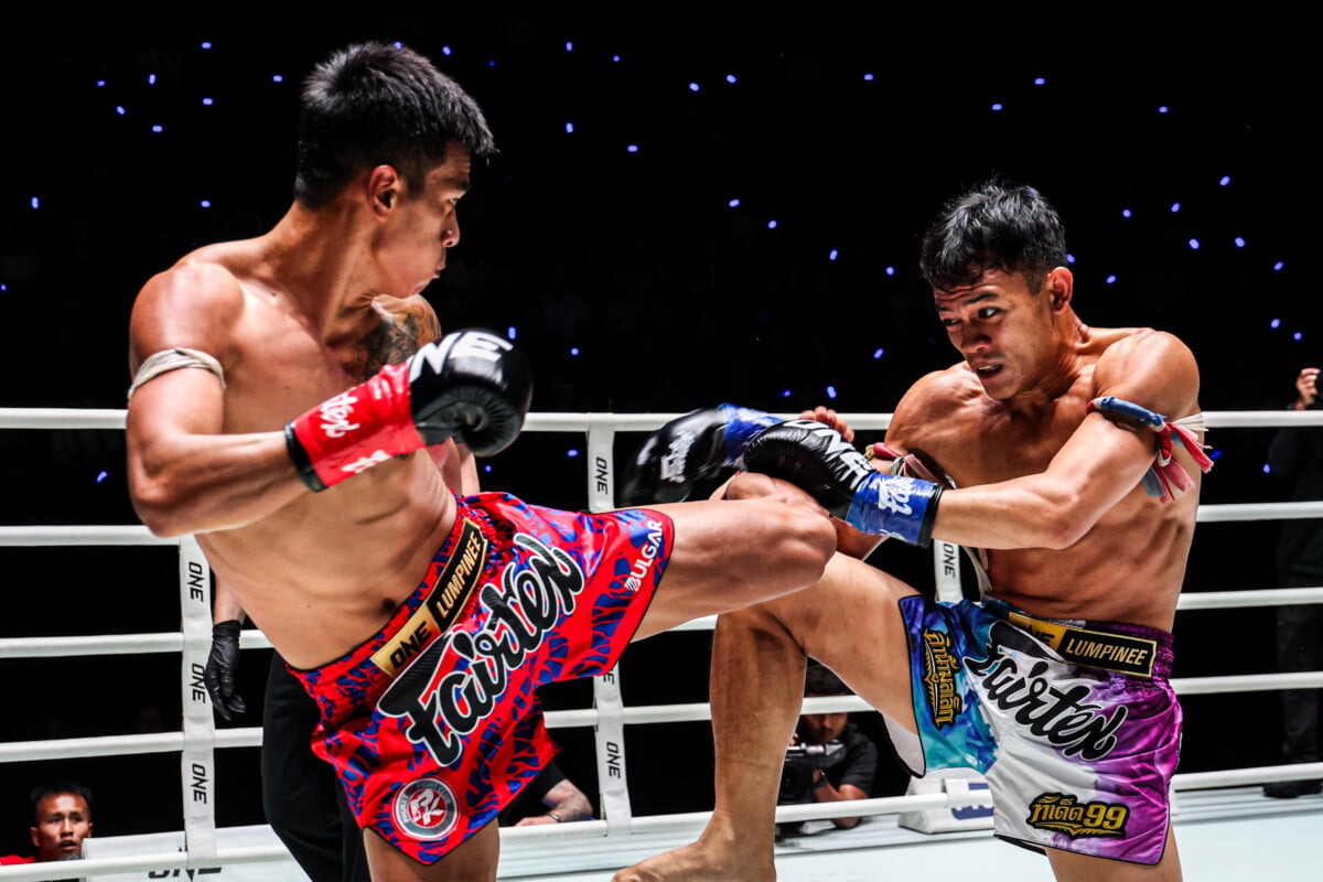 Panpayak fires off a left body kick on Lamnamoonlek at The Inner Circle 32