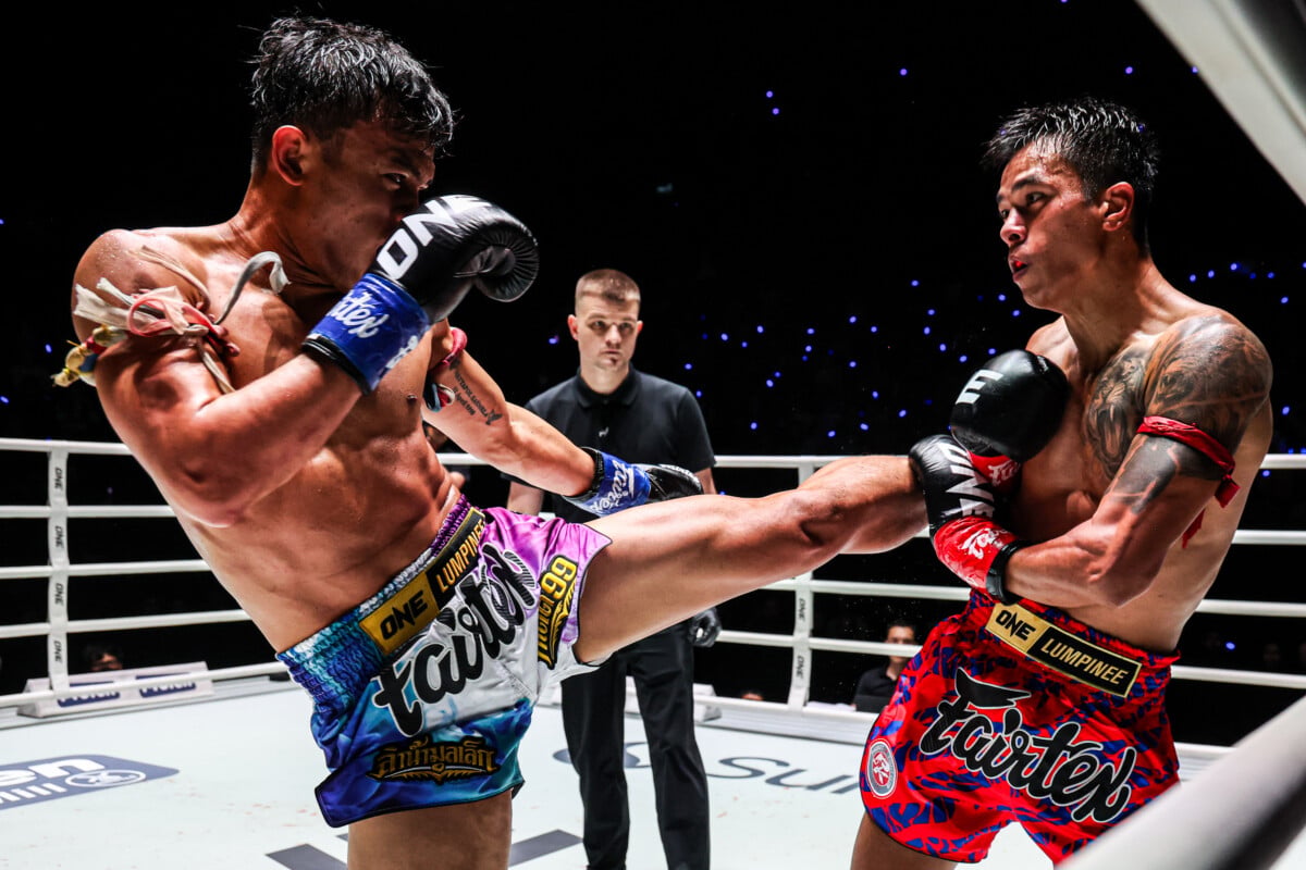 Lamnamoonlek fires off a left body kick on Panpayak at The Inner Circle 32