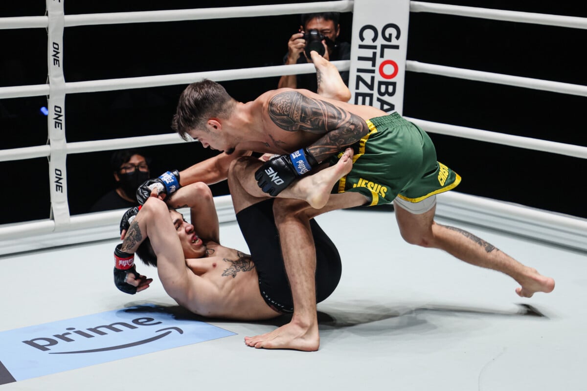 Pedro Dantas rains down ground-and-pound on Hector Almonacid