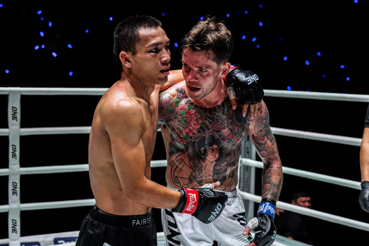 Petmuangsri and Gregor Thom share a moment after their three-round scrap at The Inner Circle 29.