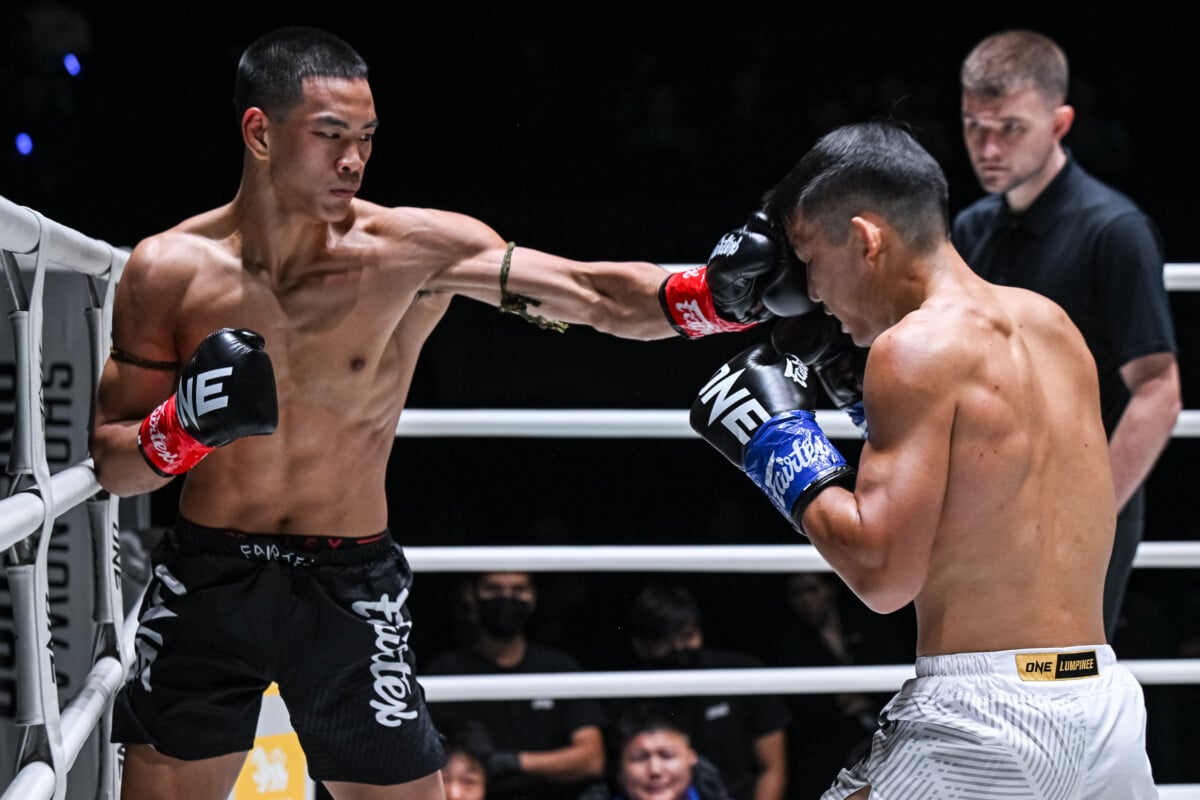 Petsiam lands a left hand on Wang Zhongxian at The Inner Circle 31