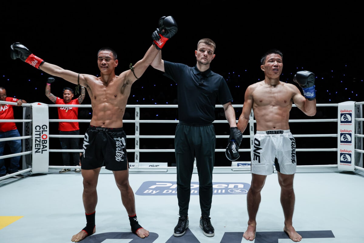 Petsiam gets his hand raised against Wang Zhongxian at The Inner Circle 31