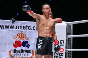 Petsiam vs Wang Zhongxian at The Inner Circle 31 5