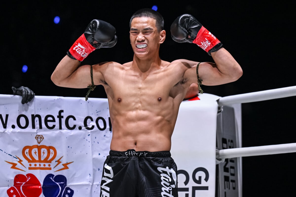 Petsiam poses before his kickboxing battle against Wang Zhongxian at The Inner Circle 31