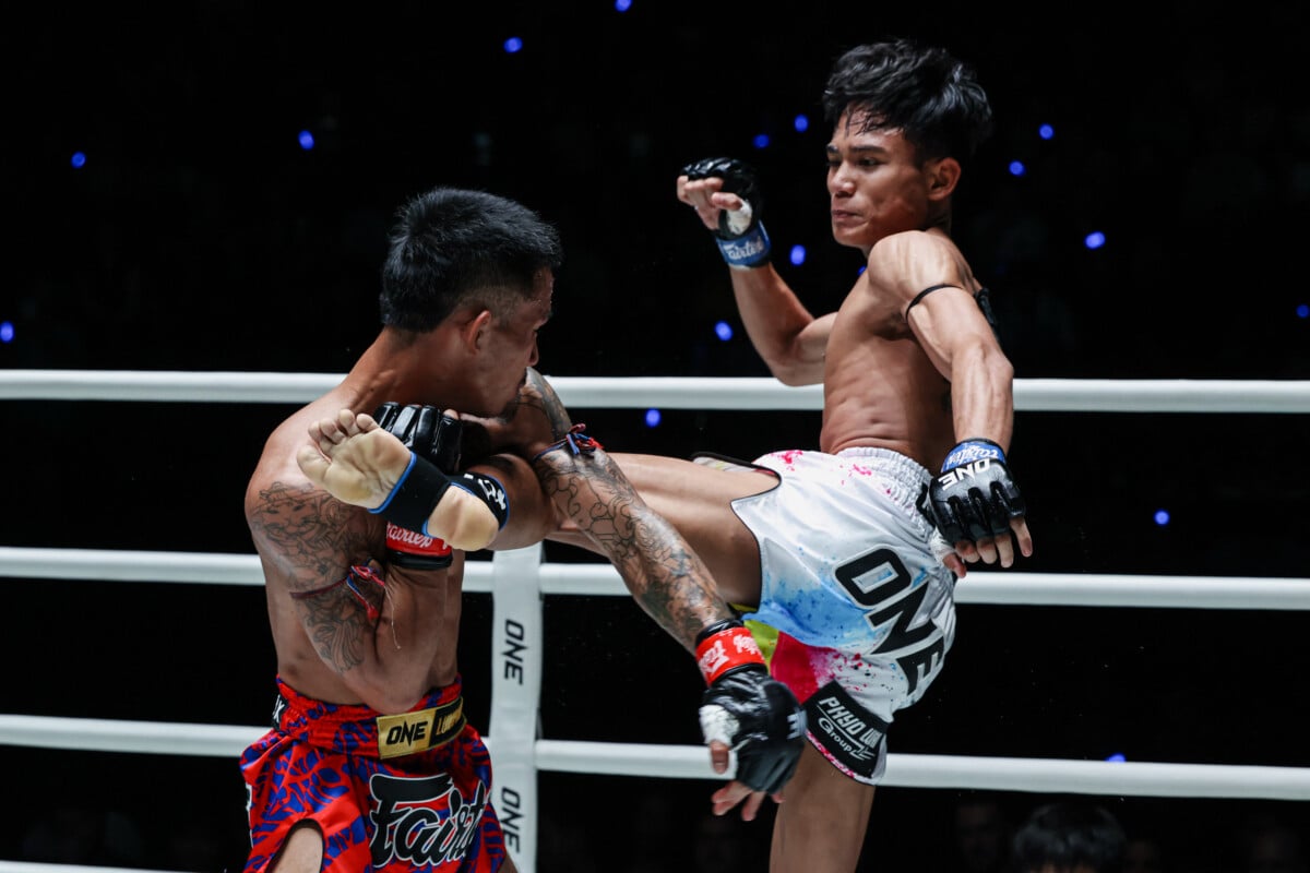 Petsuphan blocks a kick from Mahar Thway at ONE Friday Fights 171.
