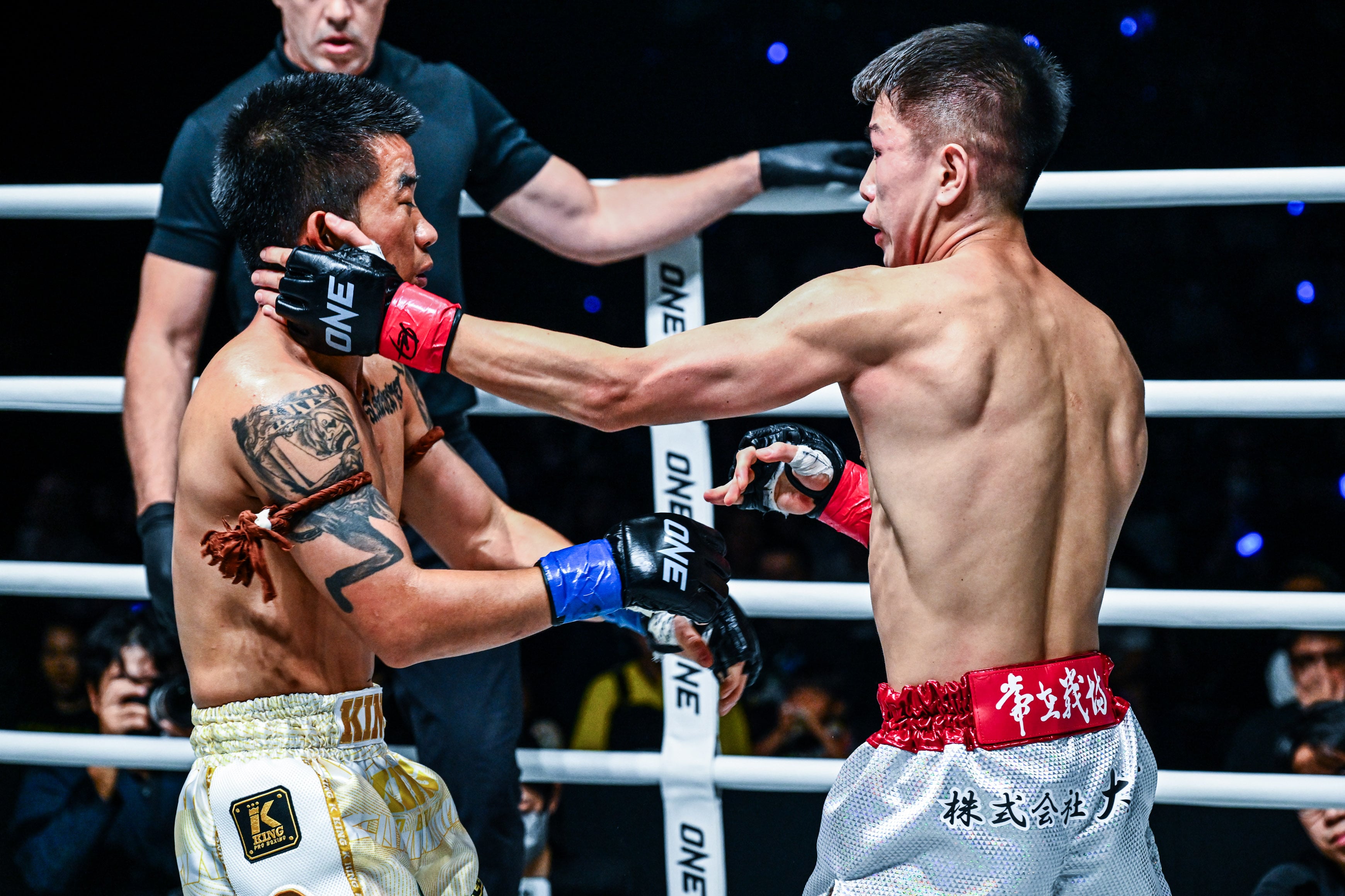 Ryuya Okuwaki connects with a left hand on Chokdee Maxjandee at ONE SAMURAI 3