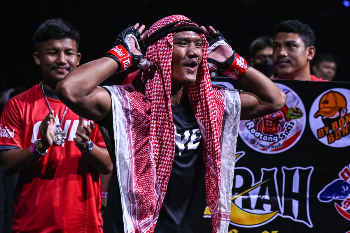 Sangarthit makes his entrance at The Inner Circle 30
