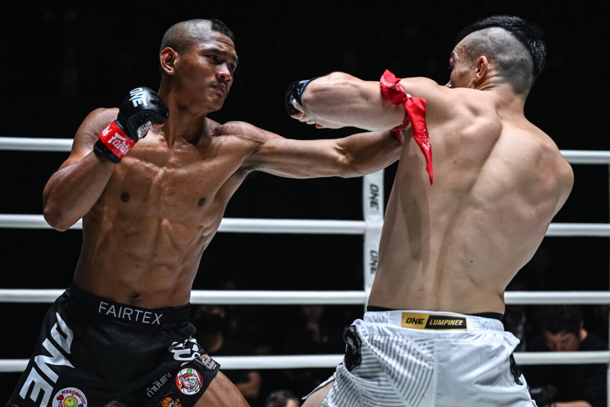 Sangarthit lands a left hand on Logan Chan at The Inner Circle 30