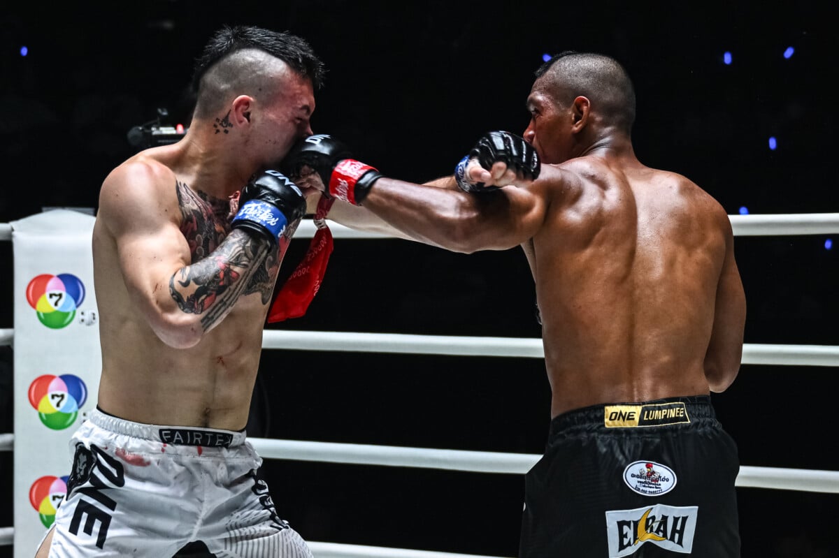Sangarthit trade punches with Logan Chan at The Inner Circle 30