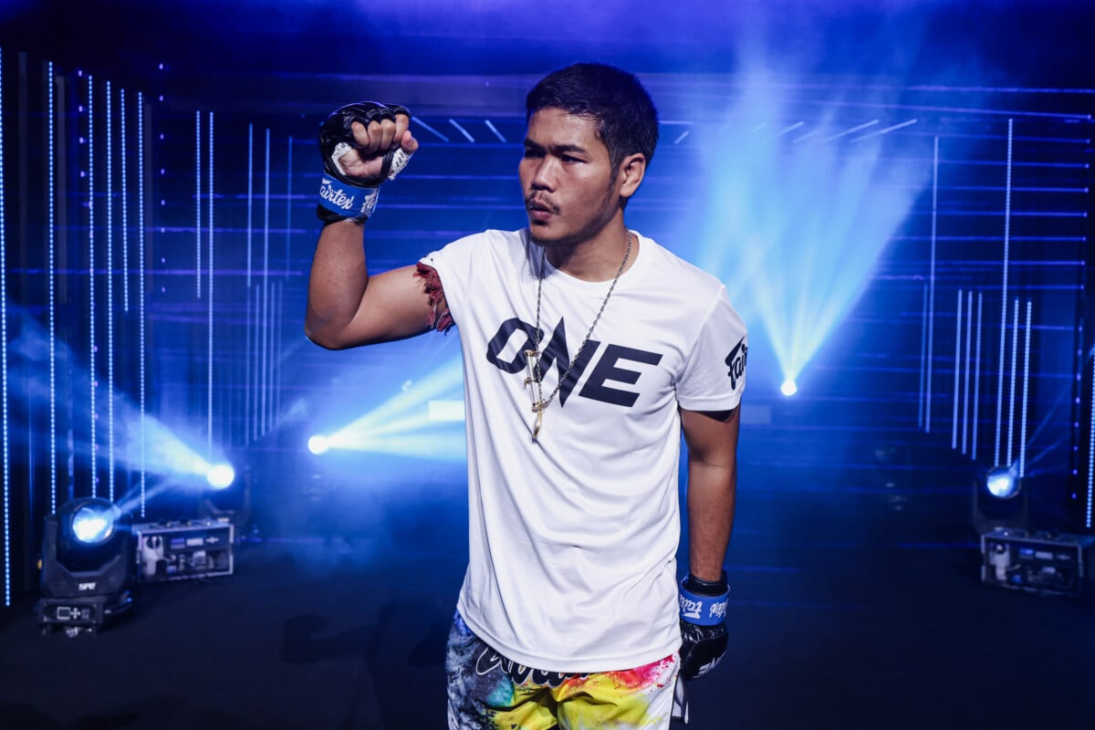 Muangthai makes his entrance at The Inner Circle 30