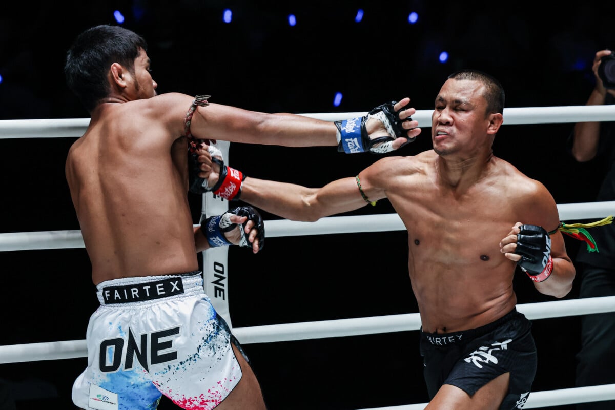 Seksan and Muangthai trading shots at The Inner Circle 30.