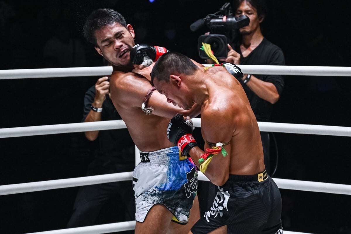 Seksan connects with a right hand on Muangthai at The Inner Circle 30