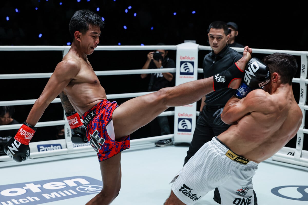 Yamin lands a push kick on Alexey Balyko at The Inner Circle 31.