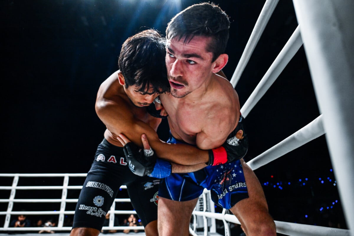 Yuya Wakamatsu attempts to secure a dominant position against Willie van Rooyen at ONE SAMURAI 3