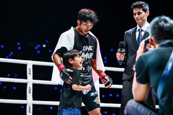 Yuya Wakamatsu defeats Willie van Rooyen via TKO at ONE SAMURAI 3 8