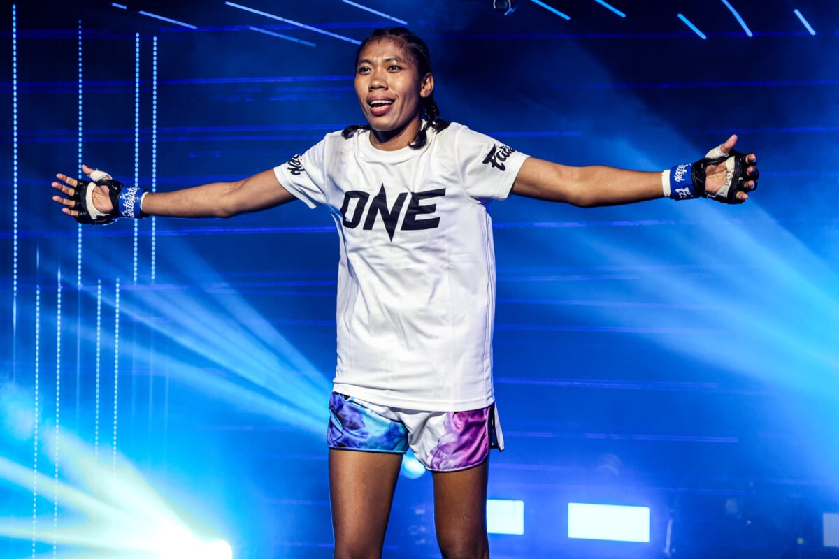 Susanti Ndapataka makes her entrance at The Inner Circle 32