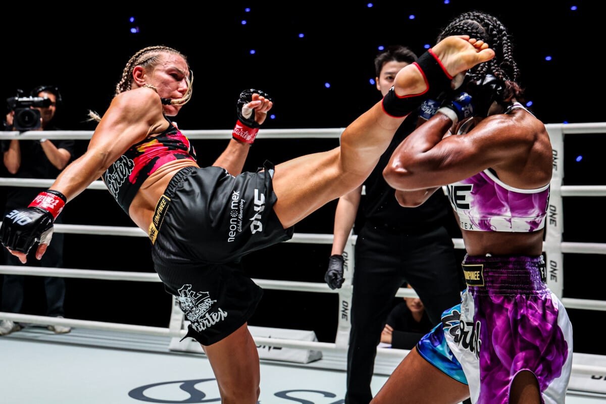 Zoe Neuschwander connects with a high kick Susanti Ndapataka at The Inner Circle 32