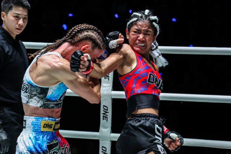 Duangdawnoi lands a spinning shot on Aline Seiberth at The Inner Circle 33.