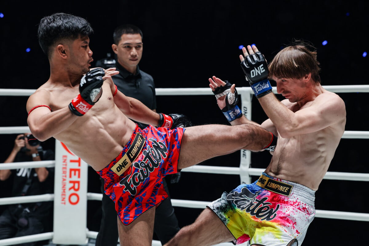 Face Erawan throws a body kick on Valerii Strungari at The Inner Circle 35