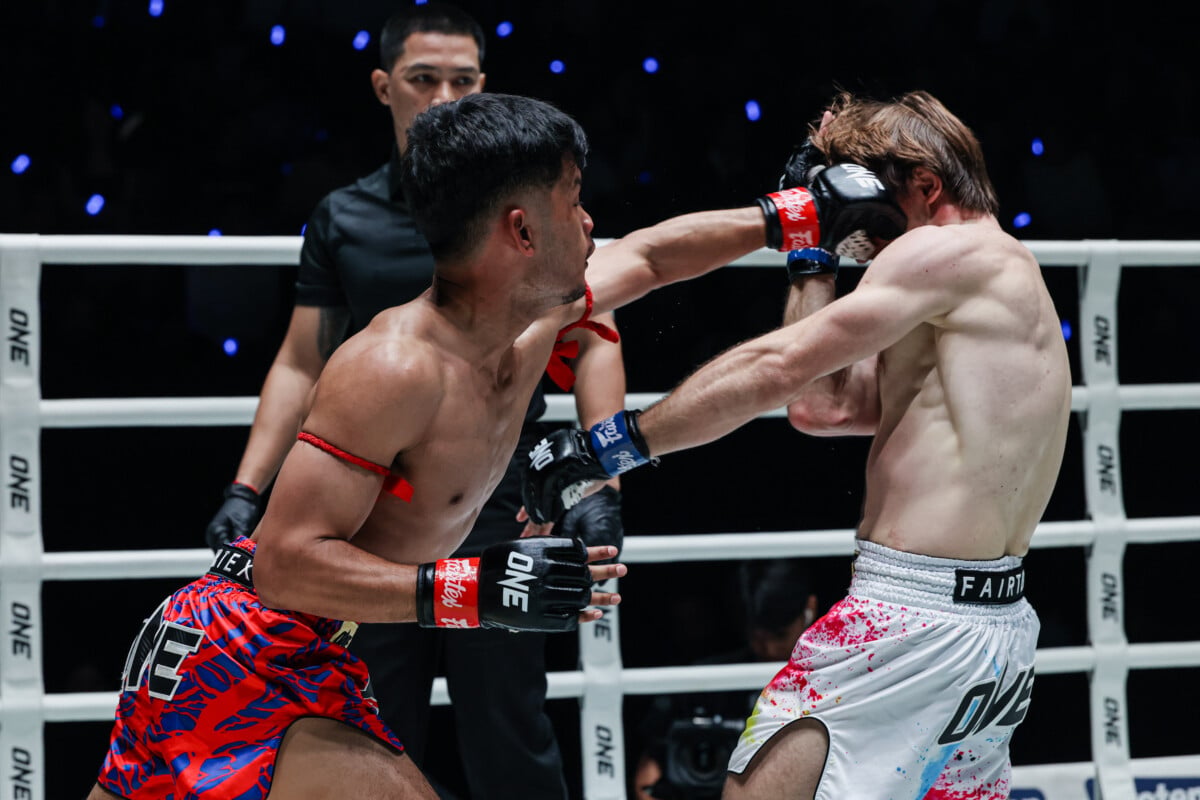 Face Erawan connects with a left hand on Valerii Strungari at The Inner Circle 35
