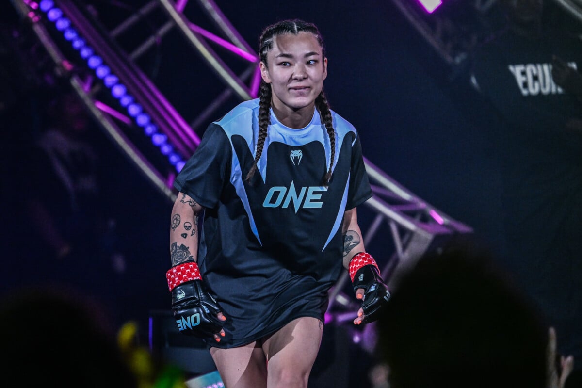 Itsuki Hirata makes her entrance at ONE SAMURAI 4.