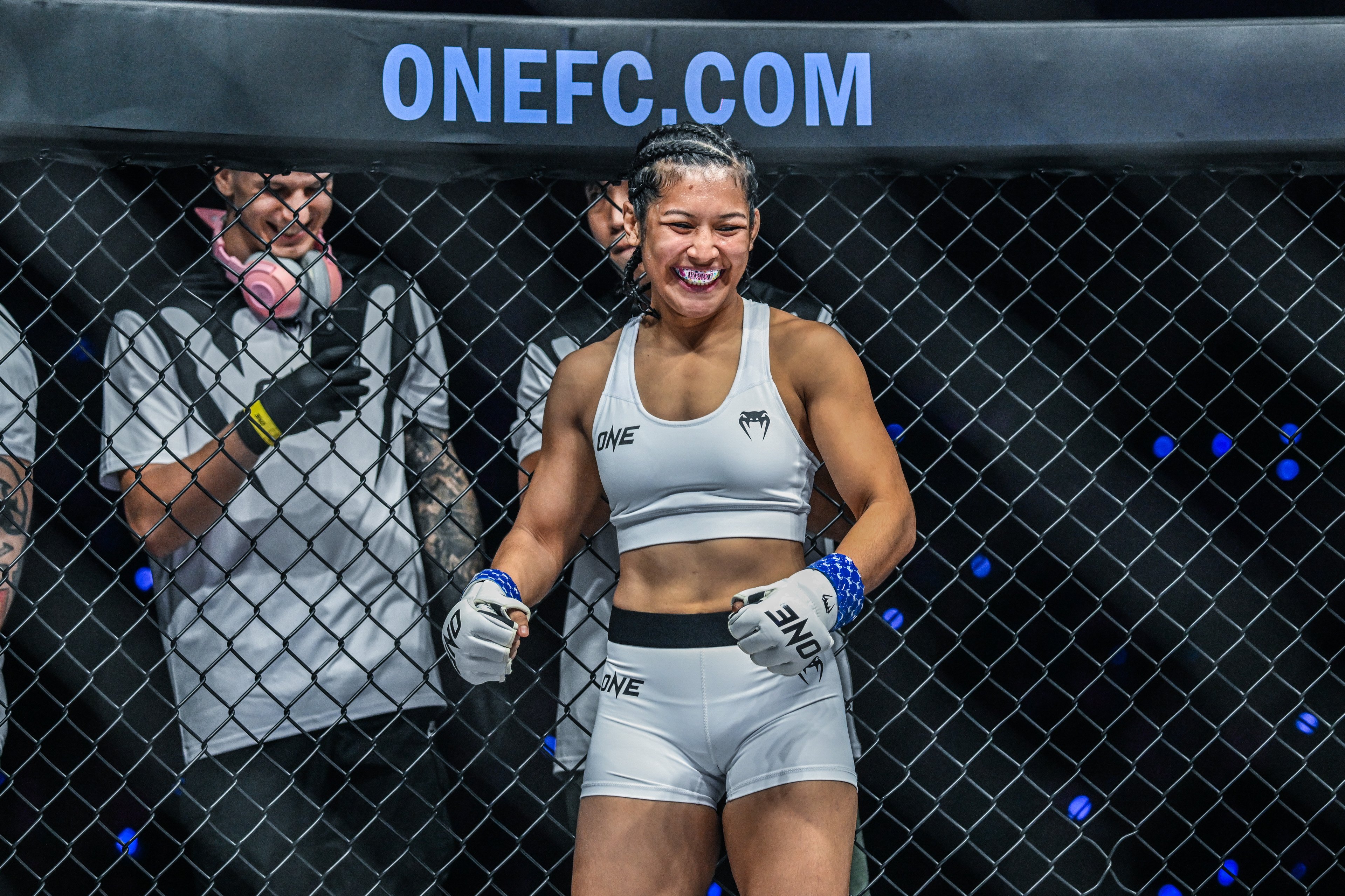 Itsuki Hirata vs Jihin Radzuan at ONE SAMURAI 4 30.jpg