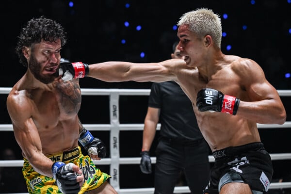 Johan Ghazali lands a right hand on Diego Paez at The Inner Circle 35