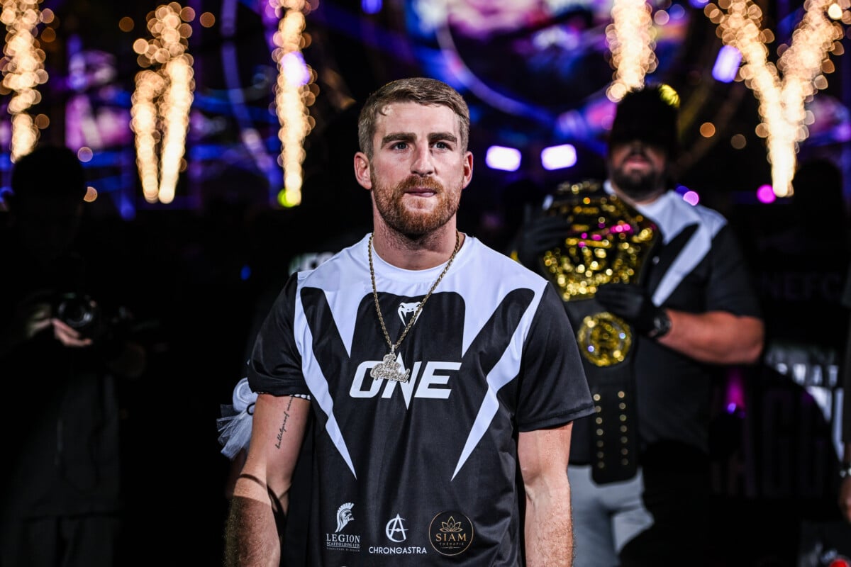 Jonathan Haggerty makes his walk into the Circle at ONE SAMURAI 4.