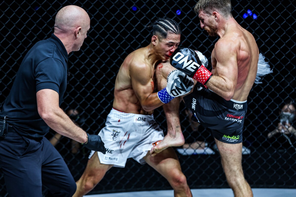 Jonathan Haggerty delivers a crushing knee on Hiroki Akimoto at ONE SAMURAI 4.