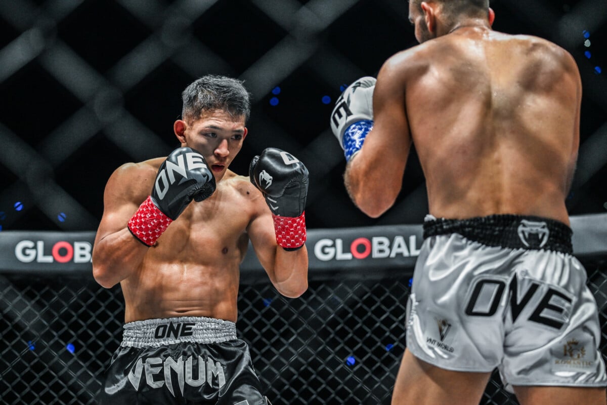 Masaaki Noiri in action against Mohammad Siasarani at ONE SAMURAI 4.