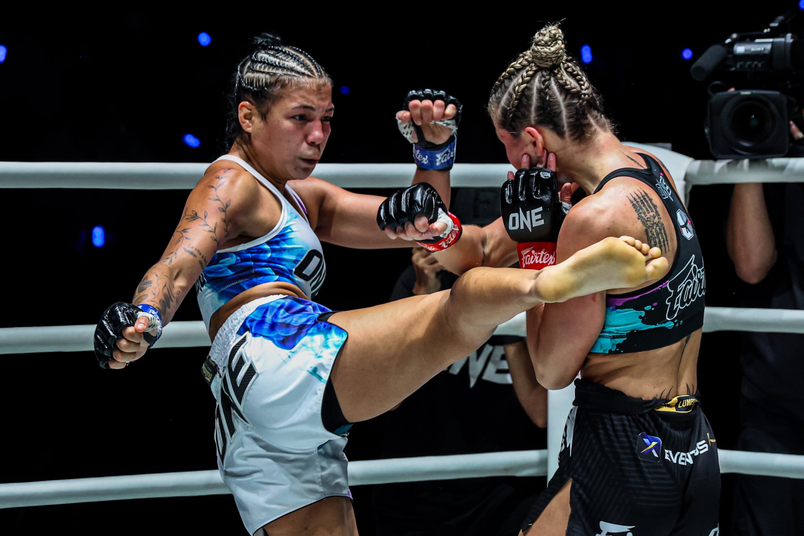 Sheila Barrios lands a middle kick on Mia Trevorrow at The Inner Circle 33.